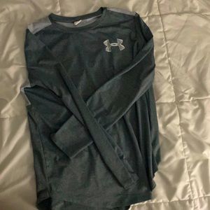 Under armor long sleeve shirt.